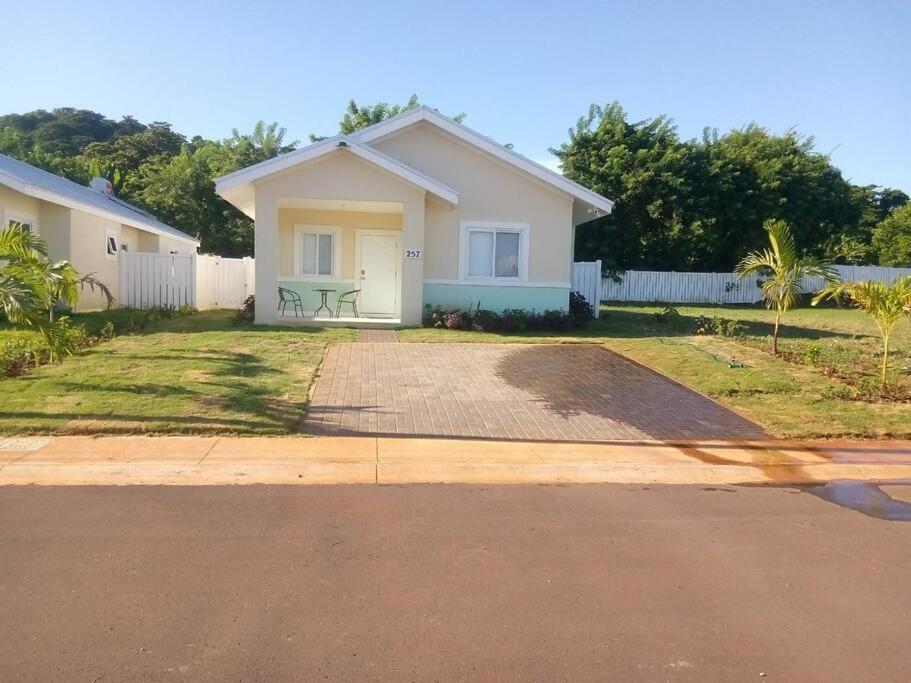 Jamaica Reggae Villa Lucea Exteriör bild