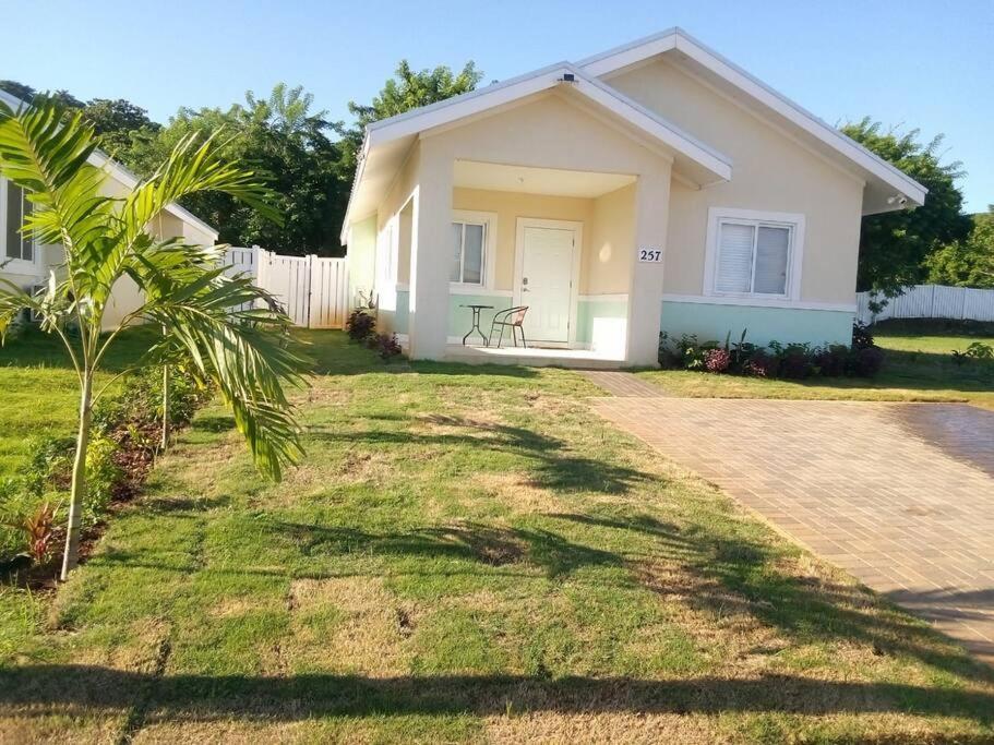 Jamaica Reggae Villa Lucea Exteriör bild